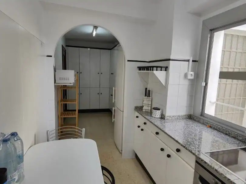 Room in Avenida de Martínez de Velasco, 20, Encarnación Kitchen of Flat for share in Huesca with Air Conditioner, Heating and Furnished