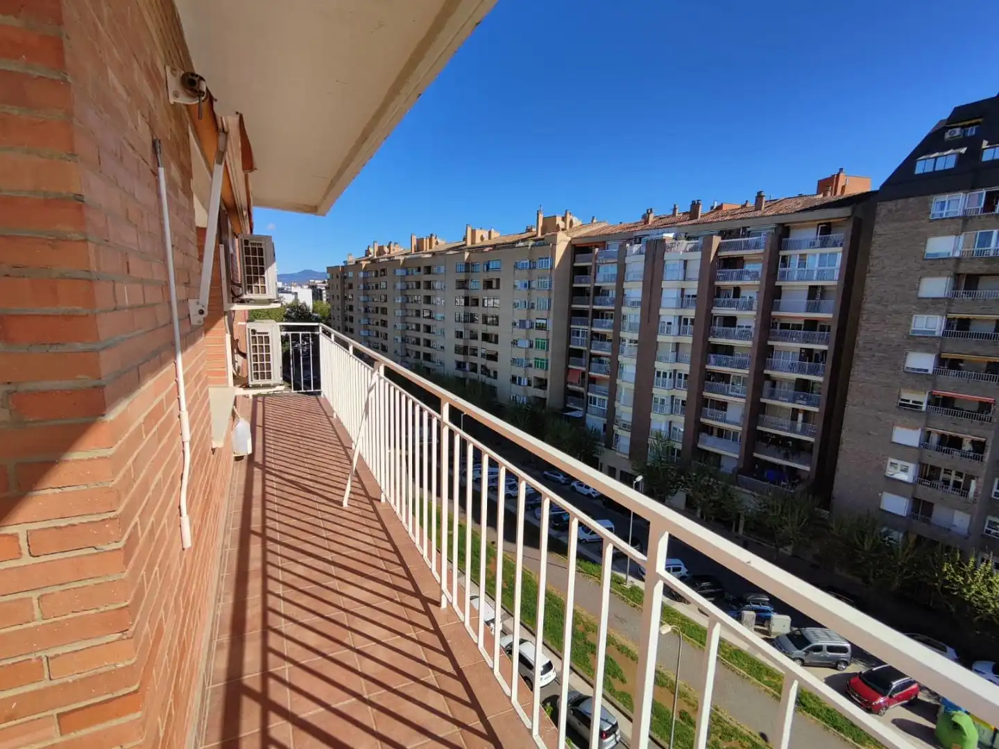 Room in Avenida de Martínez de Velasco, 20, Encarnación Balcony of Flat for share in Huesca with Air Conditioner, Heating and Furnished