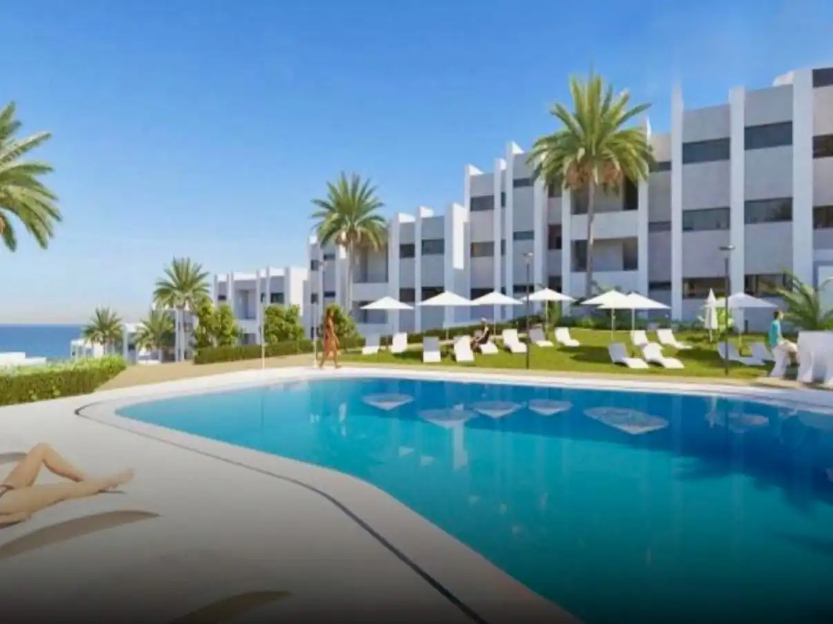 Apartament en venda a Urbanizacion Bellavista, 8, Alcorrín Vista exterior de Apartament en venda en Manilva amb Aire condicionat, Terrassa i Piscina