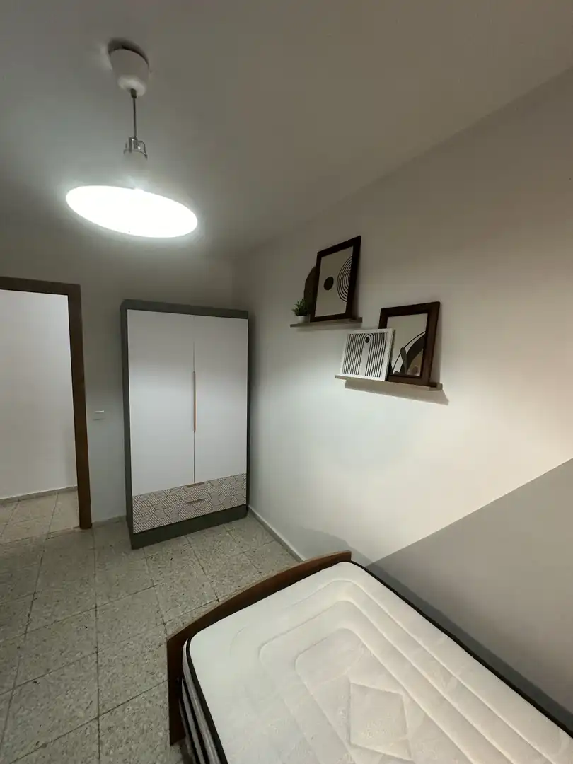 Pis de lloguer a Calle Badalona, 4, Centro Dormitori de Pis de lloguer en Cáceres amb Aire condicionat, Moblat i Balcó