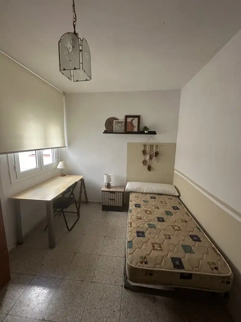Pis de lloguer a Calle Badalona, 4, Centro Dormitori de Pis de lloguer en Cáceres amb Aire condicionat, Moblat i Balcó