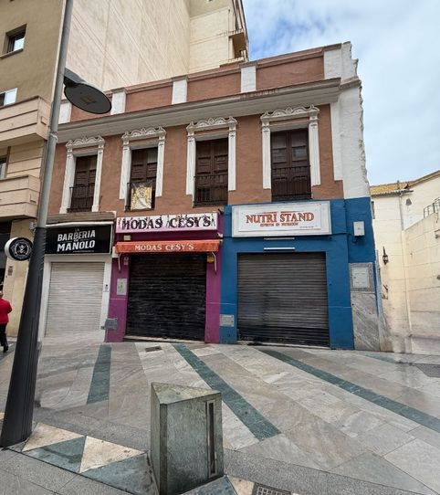 Piso en venta en Calle Real, 35, Centro, Ceuta Capital - imagen 2 Foto 2 de Piso en venta en Calle Real, 35, Centro, Ceuta Capital