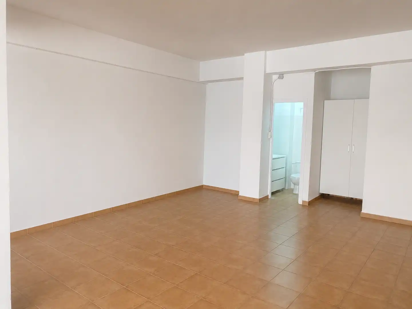 Commercial properties for sale in Carrer de Rotglà, 10, El Forn d'Alcedo Commercial properties for sale in Valencia