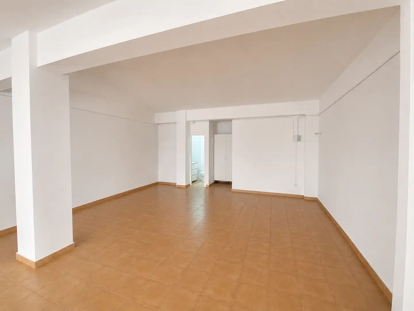 Commercial properties for sale in Carrer de Rotglà, 10, El Forn d'Alcedo Commercial properties for sale in Valencia