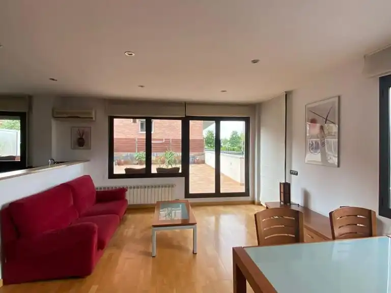 Habitación en Carrer Eix Onze de Setembre, 35, El Sucre - El Nadal Sala de estar de Piso para compartir en Vic con Calefacción, Parquet y Terraza