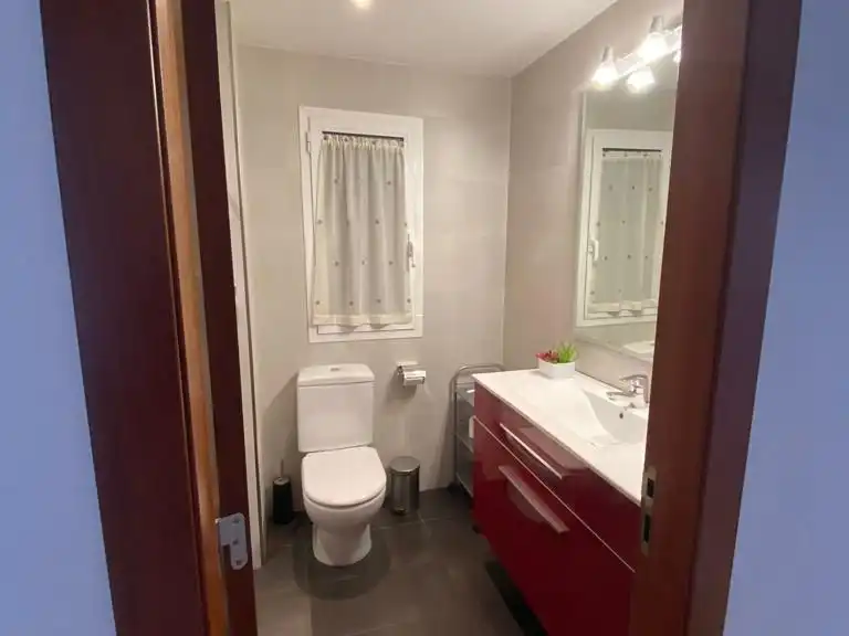 Habitación en Carrer Eix Onze de Setembre, 35, El Sucre - El Nadal Baño de Piso para compartir en Vic con Calefacción, Parquet y Terraza