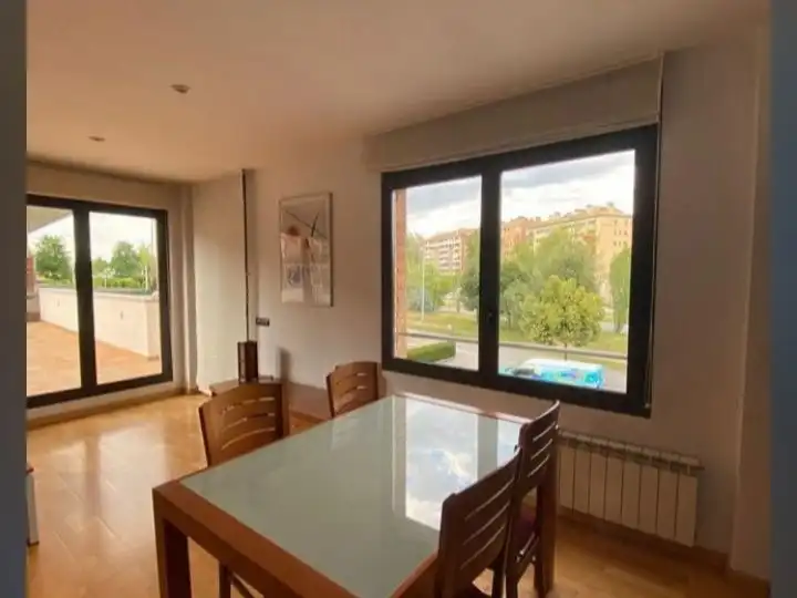 Habitación en Carrer Eix Onze de Setembre, 35, El Sucre - El Nadal Comedor de Piso para compartir en Vic con Calefacción, Parquet y Terraza