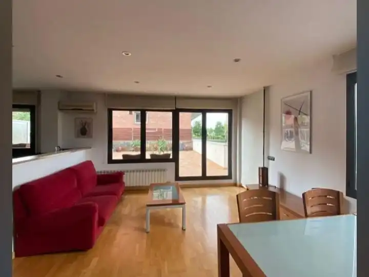 Habitación en Carrer Eix Onze de Setembre, 35, El Sucre - El Nadal Sala de estar de Piso para compartir en Vic con Calefacción, Parquet y Terraza