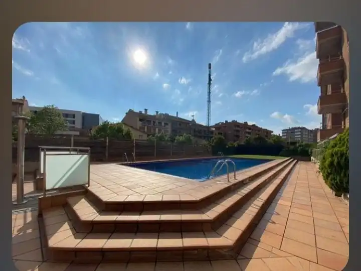 Habitación en Carrer Eix Onze de Setembre, 35, El Sucre - El Nadal Piscina de Piso para compartir en Vic con Calefacción, Parquet y Terraza