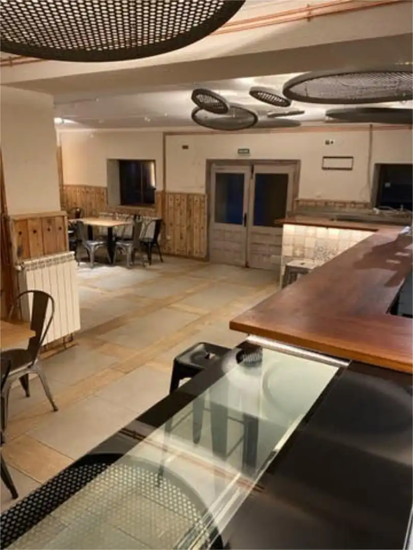 Local de alquiler en Cuevas de San Clemente