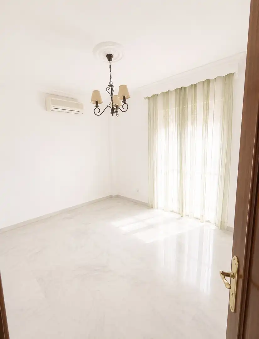 Einfamilien-Reihenhaus zum Verkauf in Calle Cetina, 2f, Camposoto - Gallineras Wohnzimmer von Einfamilien-Reihenhaus zum Verkauf in San Fernando mit Klimaanlage, Terrasse und Balkon