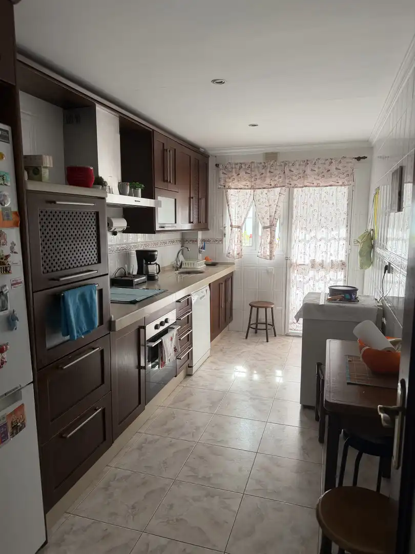 Einfamilien-Reihenhaus zum Verkauf in Calle Cetina, 2f, Camposoto - Gallineras Küche von Einfamilien-Reihenhaus zum Verkauf in San Fernando mit Klimaanlage, Terrasse und Balkon