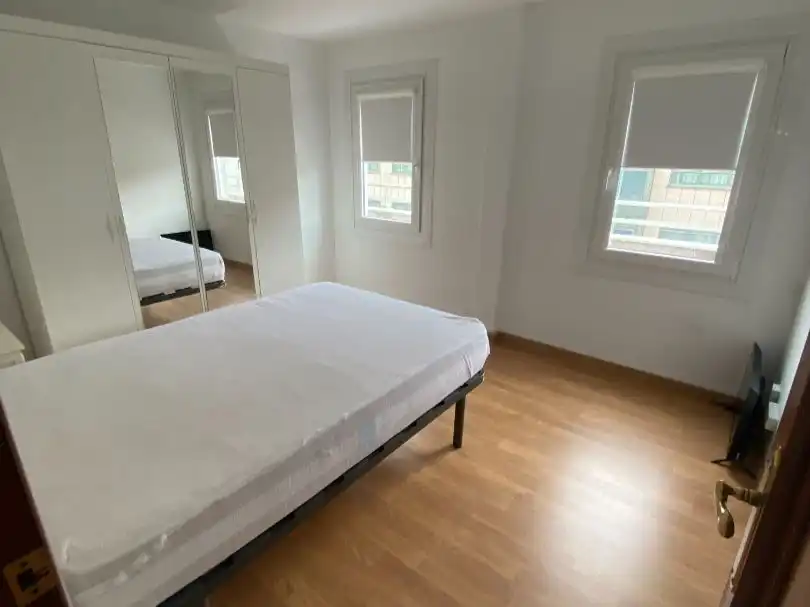 Room in Rúa Merced, 57, Los Castros - Castrillón Bedroom of Flat for share in A Coruña Capital with Terrace and Furnished