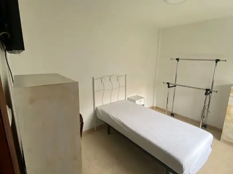 Room in Rúa Merced, 57, Los Castros - Castrillón Bedroom of Flat for share in A Coruña Capital with Terrace and Furnished