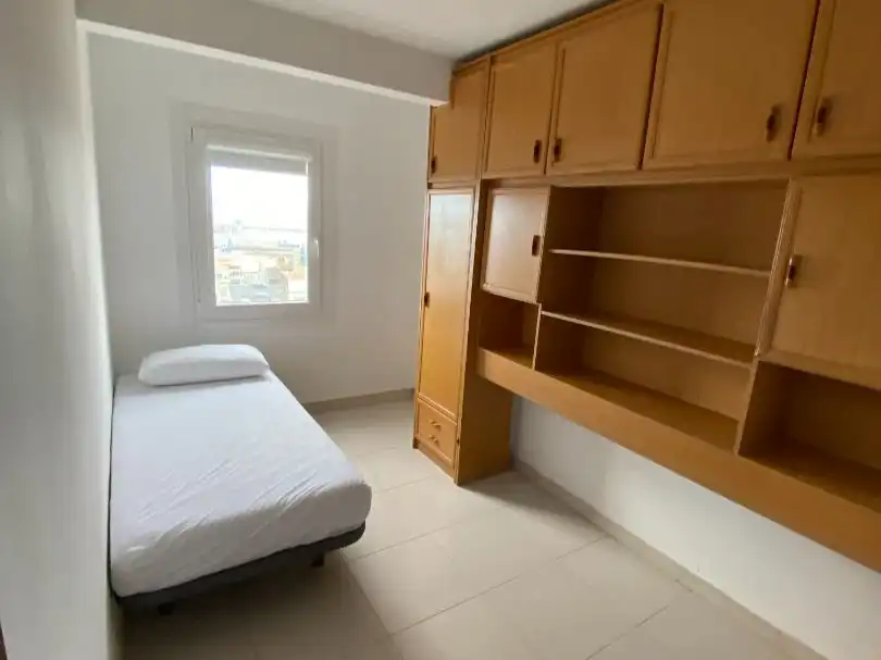 Room in Rúa Merced, 57, Los Castros - Castrillón Bedroom of Flat for share in A Coruña Capital with Terrace and Furnished