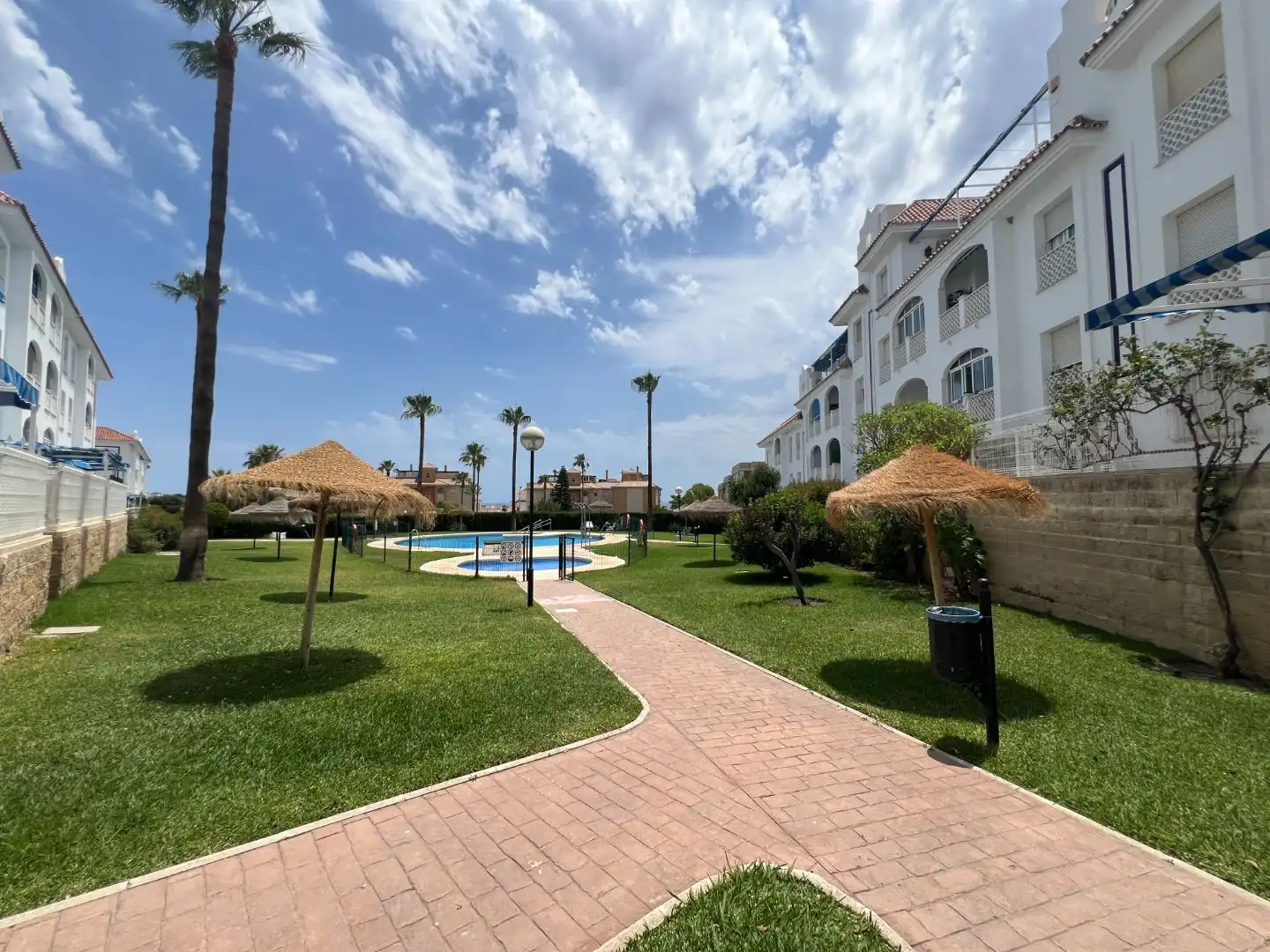 Pis en venda a Calle Santa Fe, 34, El Pinillo Vista exterior de Pis en venda en Torremolinos amb Terrassa, Piscina i Balcó