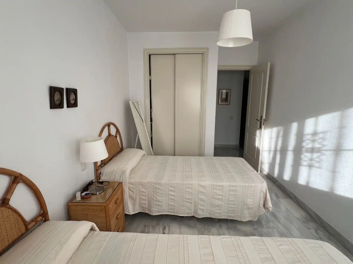 Pis en venda a Calle Santa Fe, 34, El Pinillo Dormitori de Pis en venda en Torremolinos amb Terrassa, Piscina i Balcó