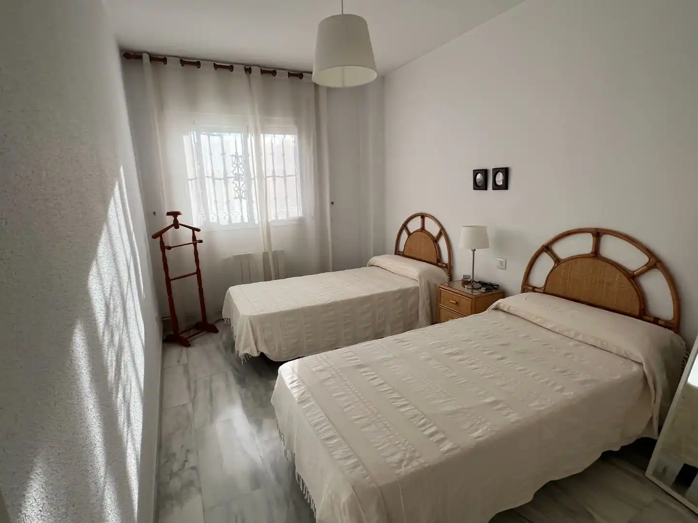 Pis en venda a Calle Santa Fe, 34, El Pinillo Dormitori de Pis en venda en Torremolinos amb Terrassa, Piscina i Balcó