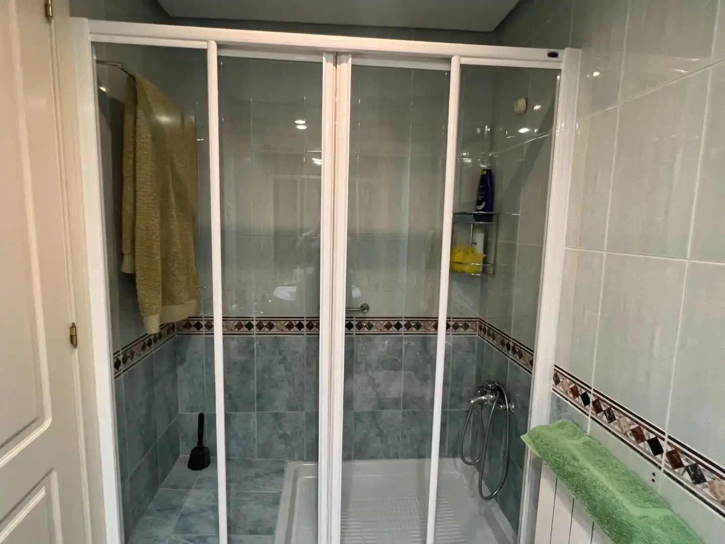 Pis en venda a Calle Santa Fe, 34, El Pinillo Bany de Pis en venda en Torremolinos amb Terrassa, Piscina i Balcó