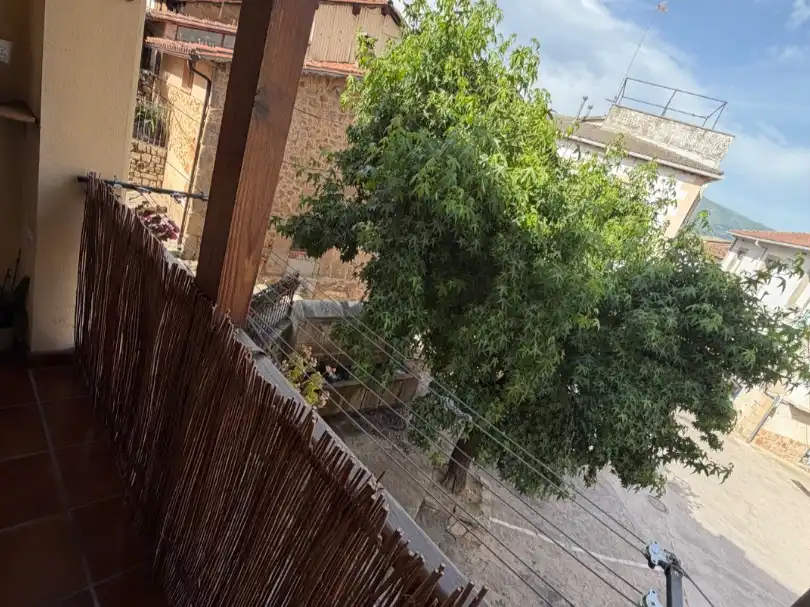 Terrassa de Pis de lloguer en Madrigal de la Vera amb Aire condicionat, Parquet i Moblat