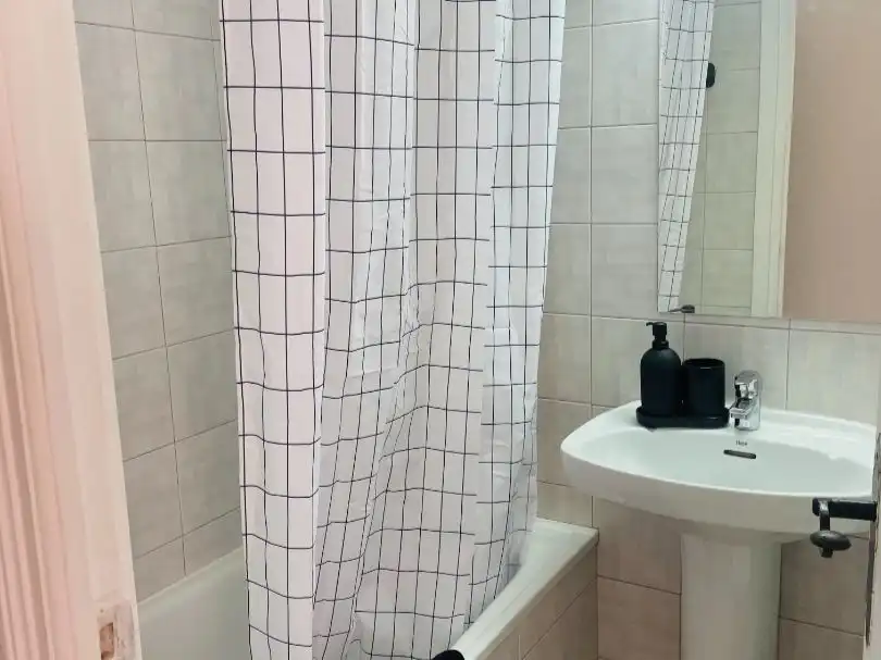 Bathroom of Flat for rent in Marbella  with Air Conditioner, Heating and Terrace