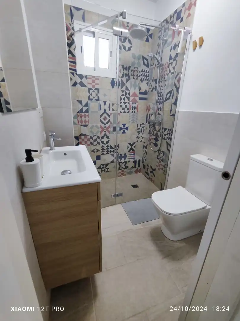 Piso de alquiler en Calle Tarajal, 8, El Médano Baño de Piso de alquiler en Granadilla de Abona con Amueblado, Horno y Lavadora
