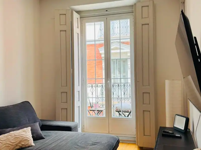 Flat for rent in  Madrid Capital  with Air Conditioner and Balcony