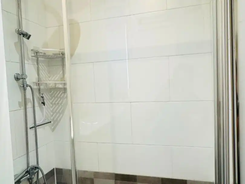 Bathroom of Flat for rent in  Madrid Capital  with Air Conditioner and Balcony