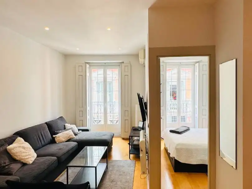 Bedroom of Flat for rent in  Madrid Capital  with Air Conditioner and Balcony