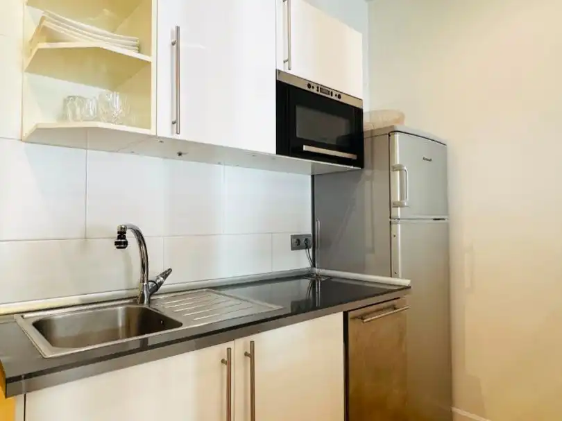 Kitchen of Flat for rent in  Madrid Capital  with Air Conditioner and Balcony