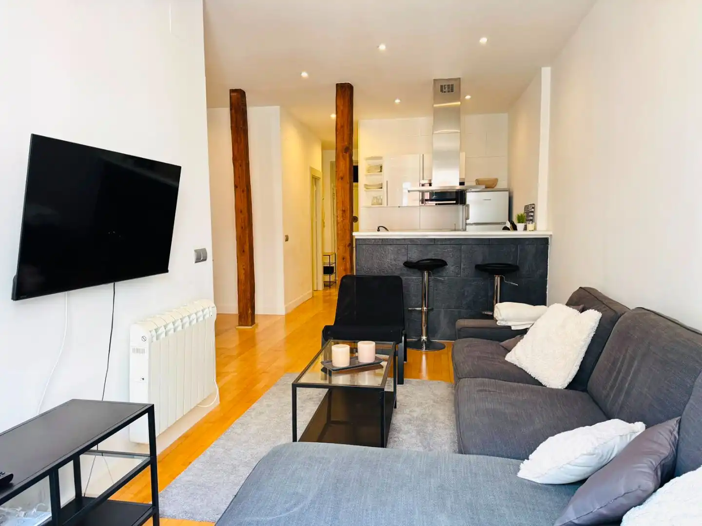 Living room of Flat for rent in  Madrid Capital  with Air Conditioner and Balcony