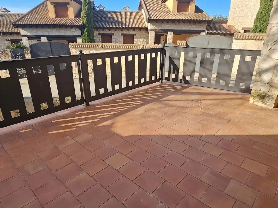 Piso en venta en Calle la Amistad, 6, Grajera Terraza de Piso en venta en Grajera con Calefacción y Trastero