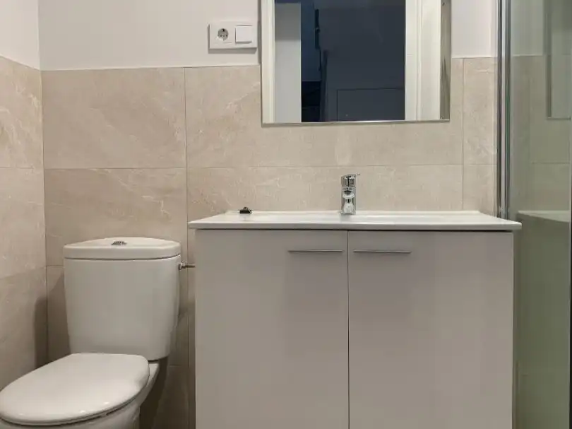 Piso de alquiler en Calle la Fuente, 7, Villadangos del Páramo Baño de Piso de alquiler en Villadangos del Páramo con Calefacción, Parquet y Terraza