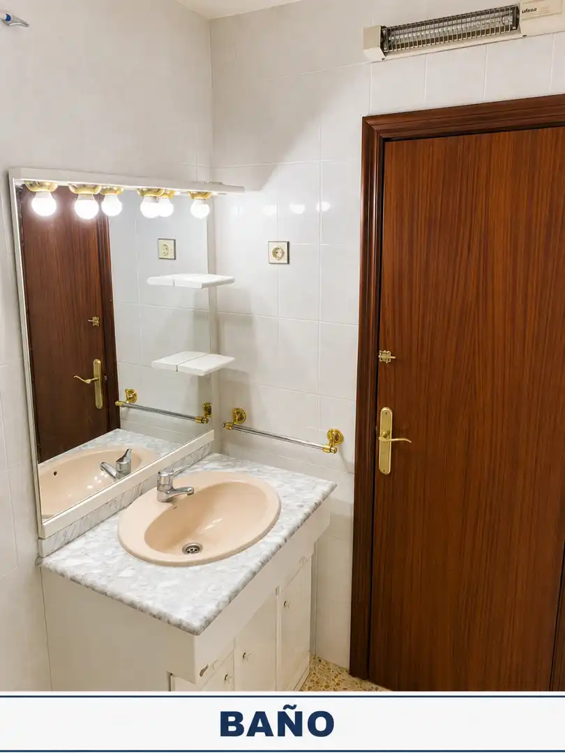 Wohnung zum Verkauf in Plaça de la Vila, 18, Centre Badezimmer von Wohnung zum Verkauf in El Prat de Llobregat mit Klimaanlage, Terrasse und Balkon