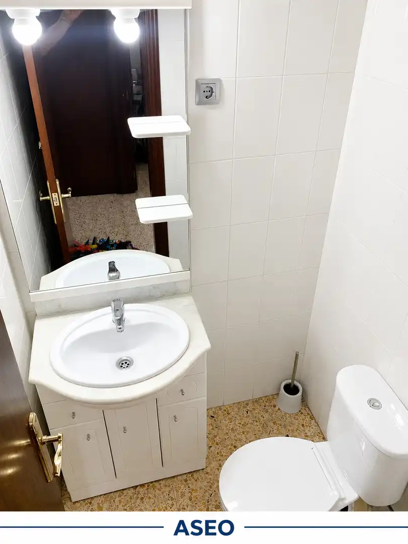 Wohnung zum Verkauf in Plaça de la Vila, 18, Centre Badezimmer von Wohnung zum Verkauf in El Prat de Llobregat mit Klimaanlage, Terrasse und Balkon