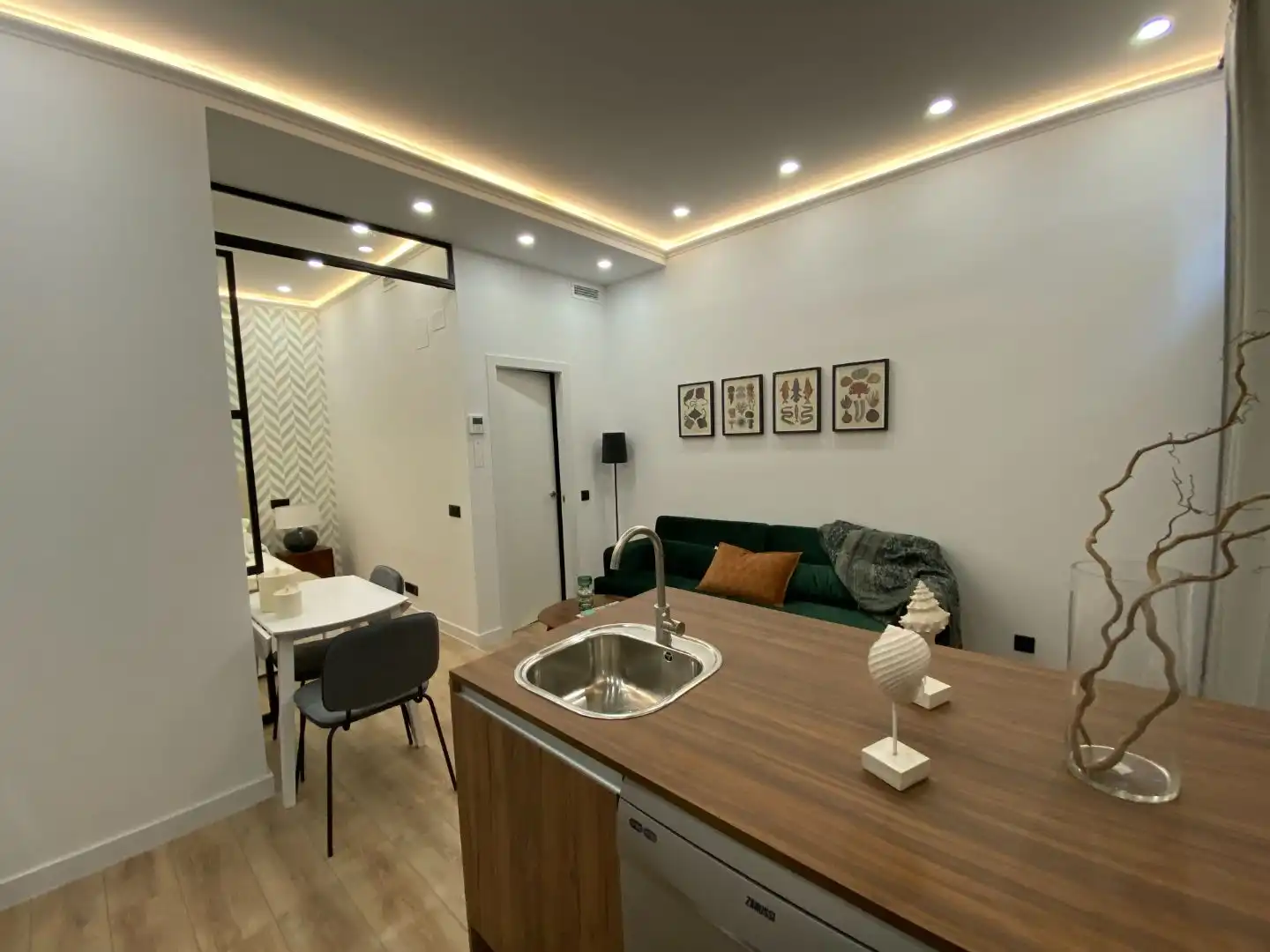 Flat for sale in Calle del Doce de Octubre, 21, Ibiza de Madrid Kitchen of Flat for sale in Madrid Capital with Air Conditioner
