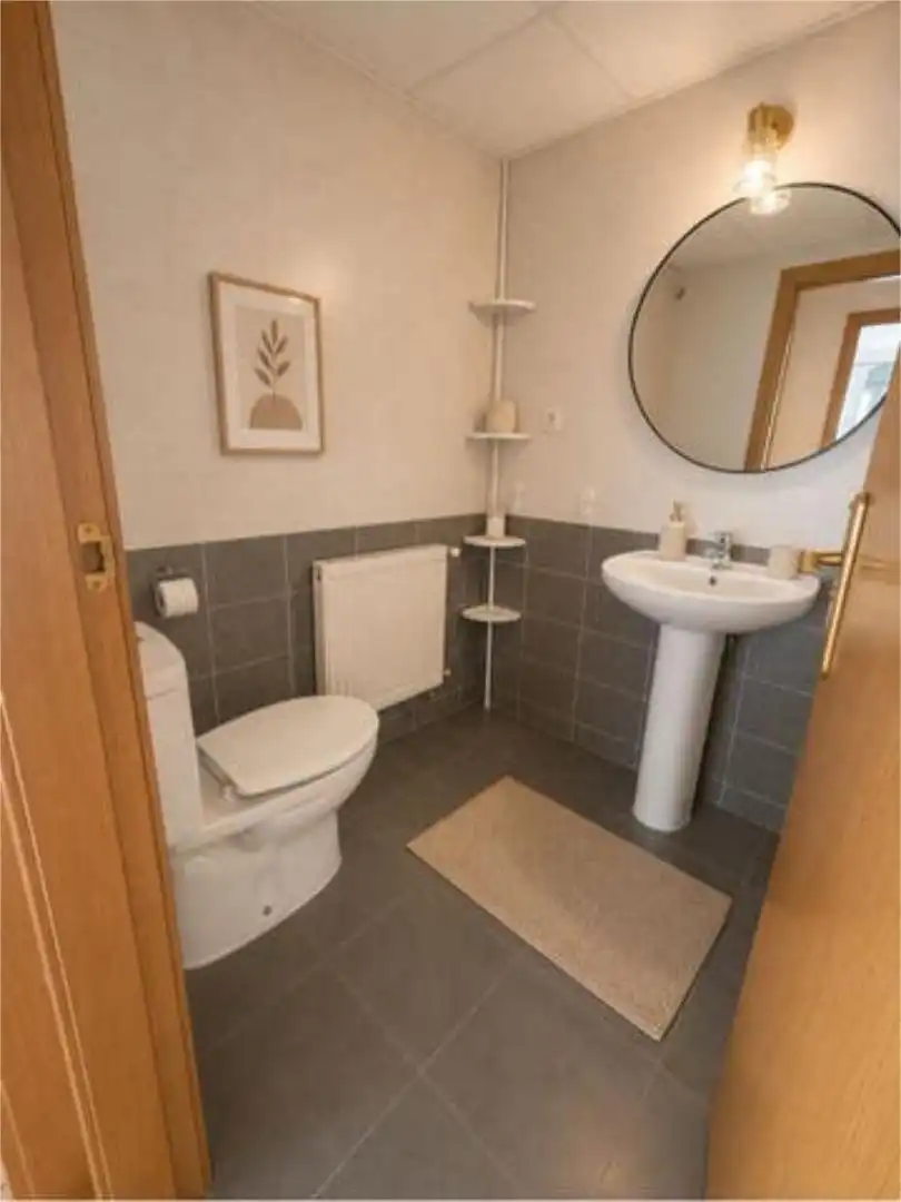 Flat for sale in Dehesa Vieja - Puente Cultural Bathroom of Flat for sale in San Sebastián de los Reyes with Heating and Storage room