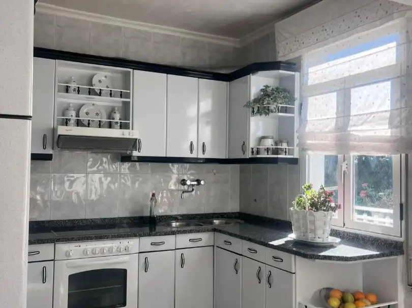 Piso de alquiler en Rúa do Liño, 8, San Francisco Cocina de Piso de alquiler en Ourense Capital con Calefacción, Jardín privado y Amueblado