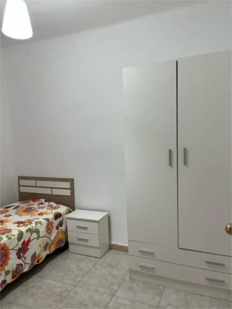 Piso en venta en El Tardón - El Carmen Habitación de Piso en venta en Sevilla