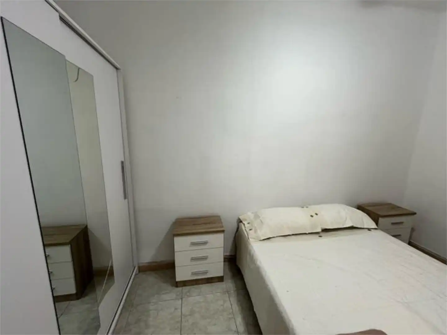 Piso en venta en El Tardón - El Carmen Habitación de Piso en venta en Sevilla