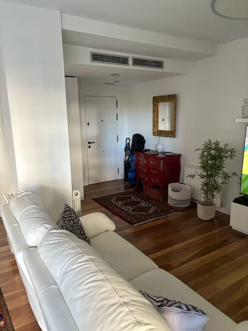 Piso en venta en Calle de Julio Palacios, 13, La Paz Sala de estar de Piso en venta en Madrid Capital con Aire acondicionado, Terraza y Piscina