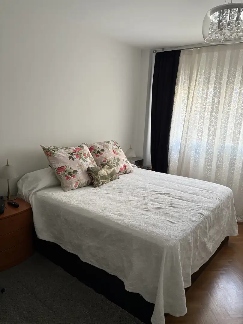 Piso en venta en Calle de Julio Palacios, 13, La Paz Habitación de Piso en venta en Madrid Capital con Aire acondicionado, Terraza y Piscina