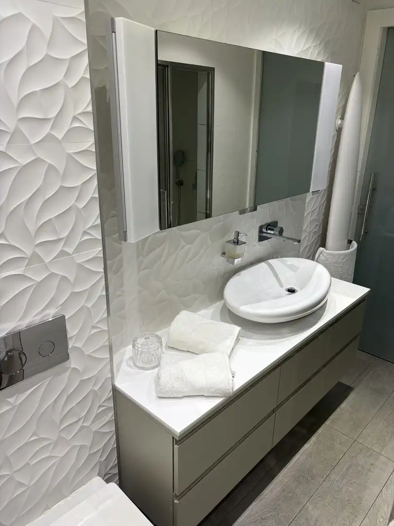 Piso en venta en Calle de Julio Palacios, 13, La Paz Baño de Piso en venta en Madrid Capital con Aire acondicionado, Terraza y Piscina