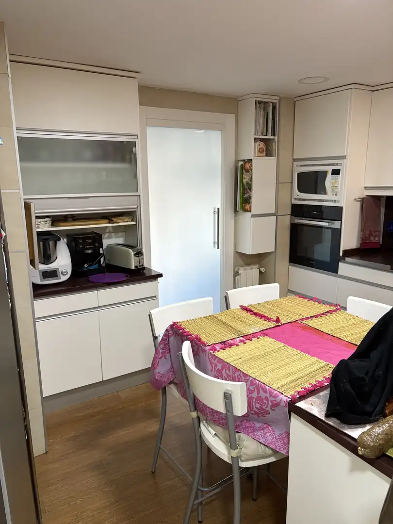 Piso en venta en Calle de Julio Palacios, 13, La Paz Cocina de Piso en venta en Madrid Capital con Aire acondicionado, Terraza y Piscina