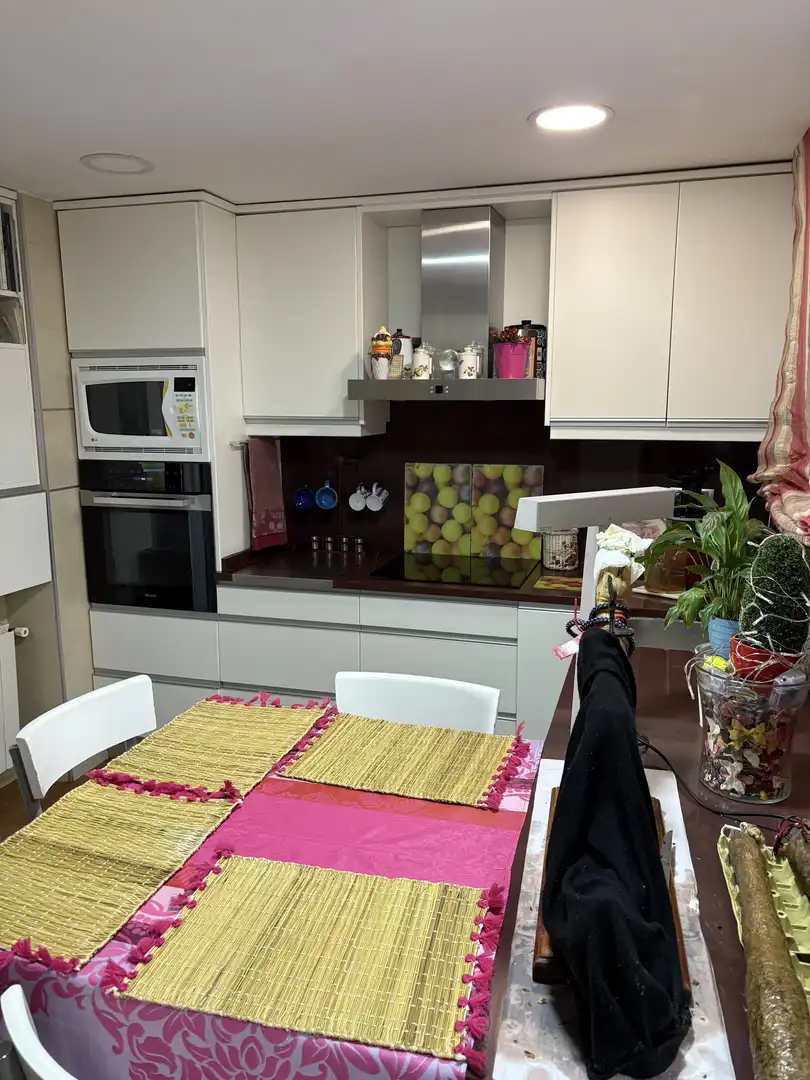 Piso en venta en Calle de Julio Palacios, 13, La Paz Cocina de Piso en venta en Madrid Capital con Aire acondicionado, Terraza y Piscina