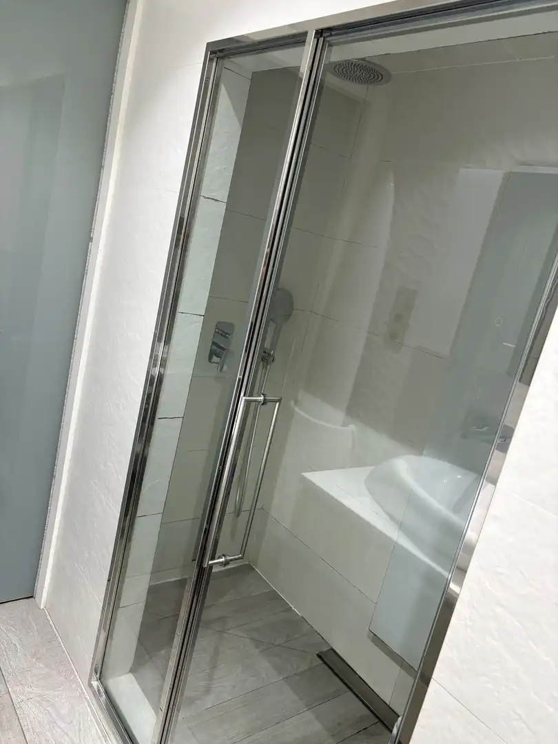 Piso en venta en Calle de Julio Palacios, 13, La Paz Baño de Piso en venta en Madrid Capital con Aire acondicionado, Terraza y Piscina