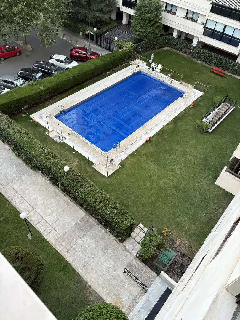 Piso en venta en Calle de Julio Palacios, 13, La Paz Piscina de Piso en venta en Madrid Capital con Aire acondicionado, Terraza y Piscina