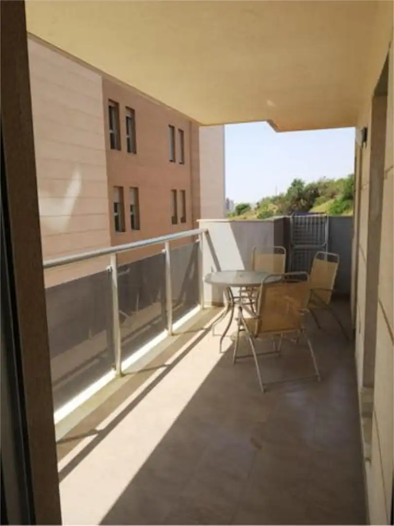 Wohnungen zur Miete in Aguadulce (Sevilla) Terrasse von Wohnungen zur Miete in Aguadulce (Sevilla) mit Privatgarten und Schwimmbad