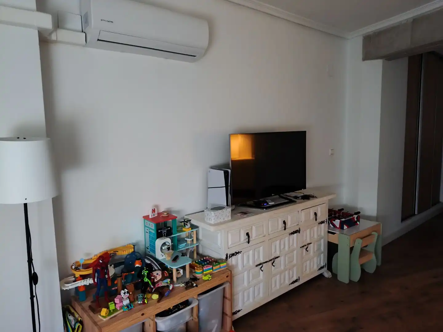 Piso de alquiler en Carrer n'Emili Llopis, 1, Centro - El Castillo Sala de estar de Piso de alquiler en Sagunto / Sagunt con Aire acondicionado, Calefacción y Parquet
