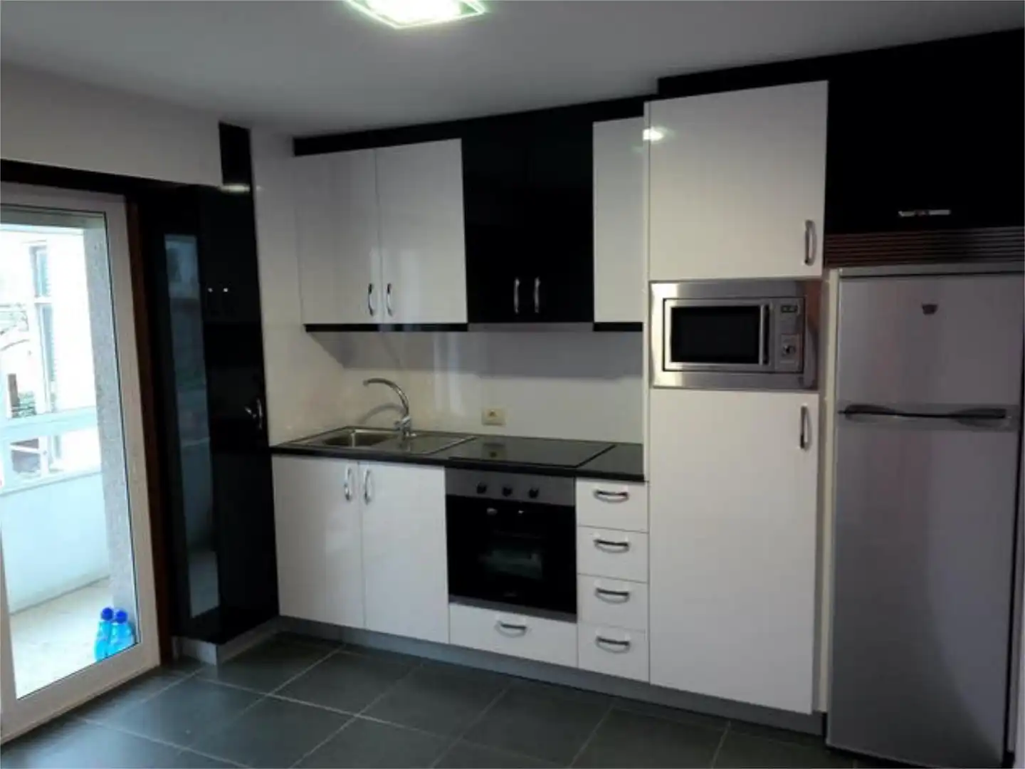 Piso de alquiler en Mariñamansa Cocina de Piso de alquiler en Ourense Capital con Calefacción, Terraza y Trastero